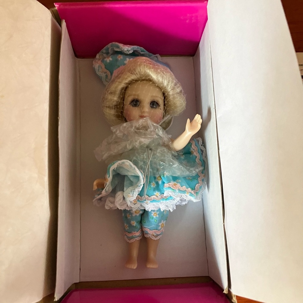 NEW in box, Marie Osmond Adora August Calendar Girl Doll never removed from box